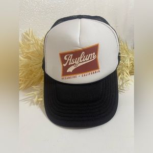 Edtto hay with Clip on the back one size black with Asylum logo from Oceanside.